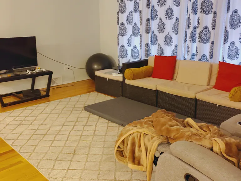 6158 N Hoyne Ave #1 — Photo 3