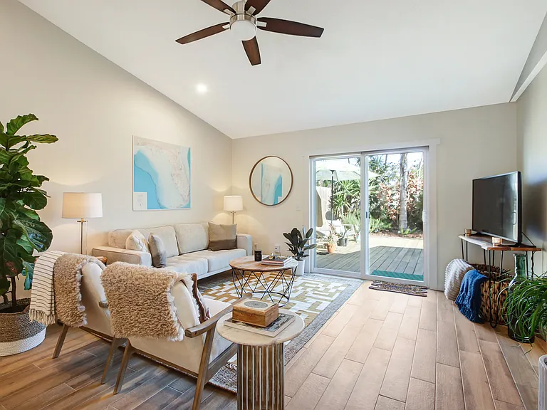 660 Aquatic Dr — Photo 21