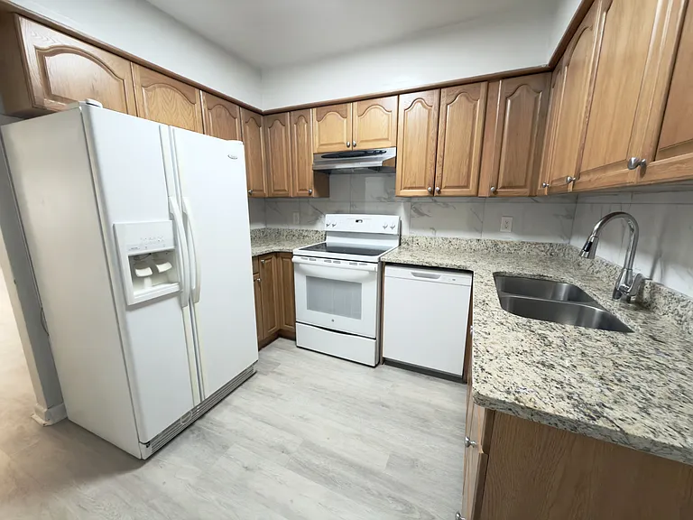 927 E Walnut St — Photo 10