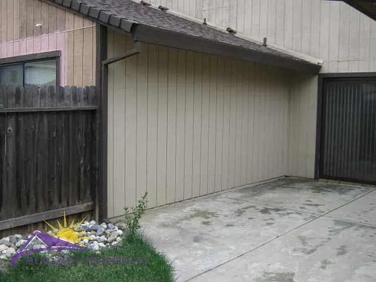2030 Moontree Dr — Photo 32