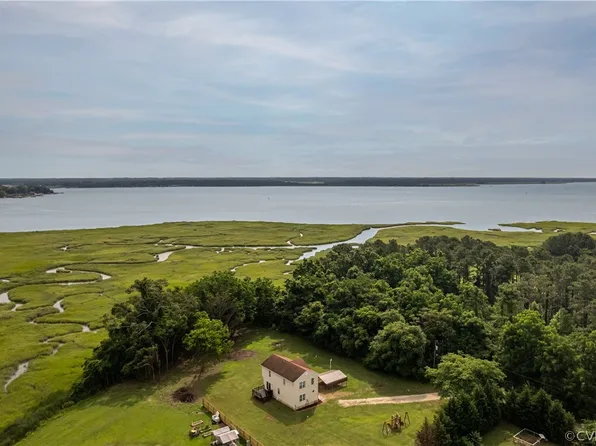 8010 Pennsylvania Ave, West Point, VA 23181