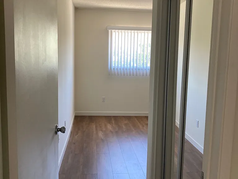 10500 Moorpark St #12 — Photo 15