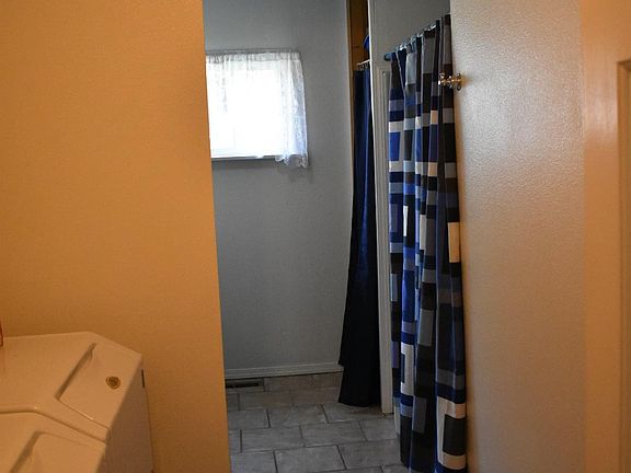 Laundry room/2nd bath