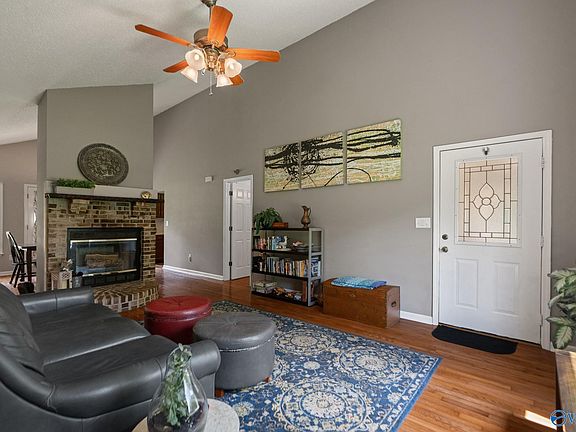 4th image of 151 Sutton Dr