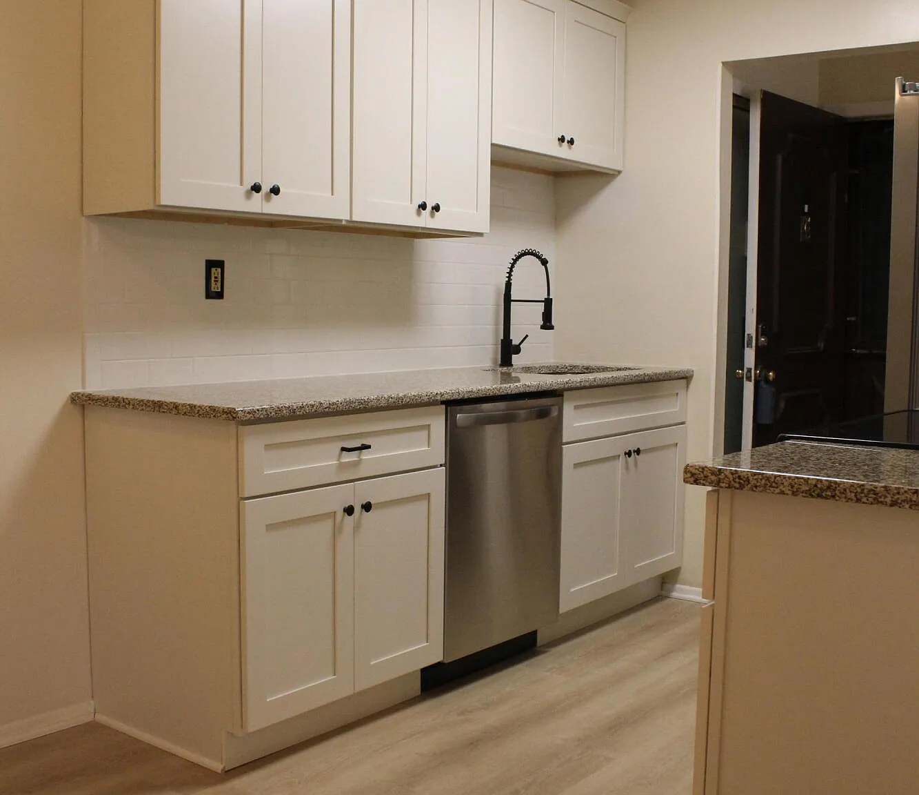 2 bed, 1130 sqft, $2,100 — Photo 2