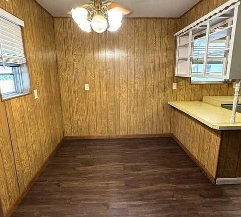 3rd image of 609 N Hyden