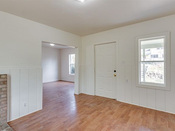 3rd image of 1229 N Madelia St