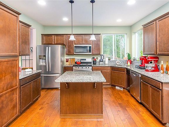 4th image of 3704 SE Chesterton Dr #A