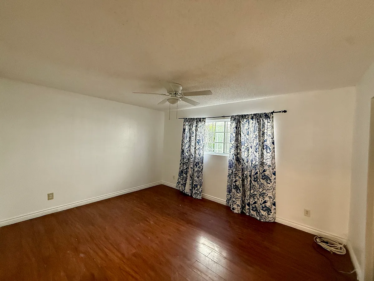 Building Photo - 16615 S Denver Ave #2