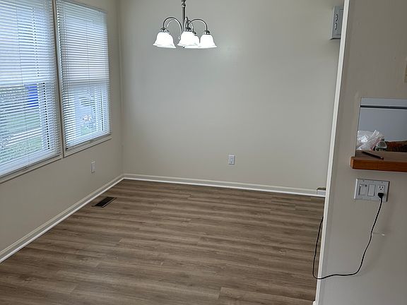 3rd image of 11 Eagle Ln