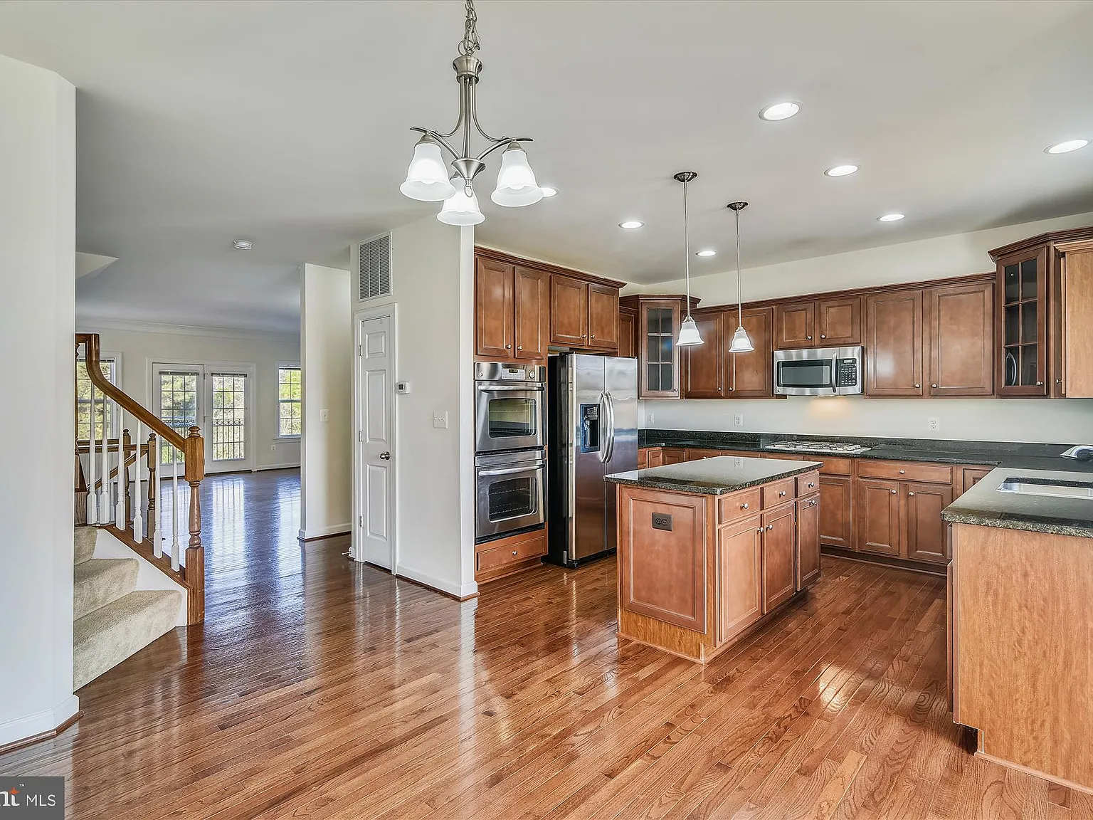 3 bed, 3.5 bath, 2540 sqft, $3,300 — Photo 4