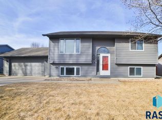 112 W Evergreen Dr, Brandon, SD 57005