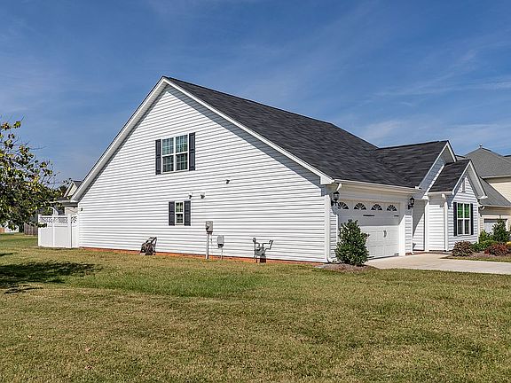 2nd image of 102 Savannah Dr