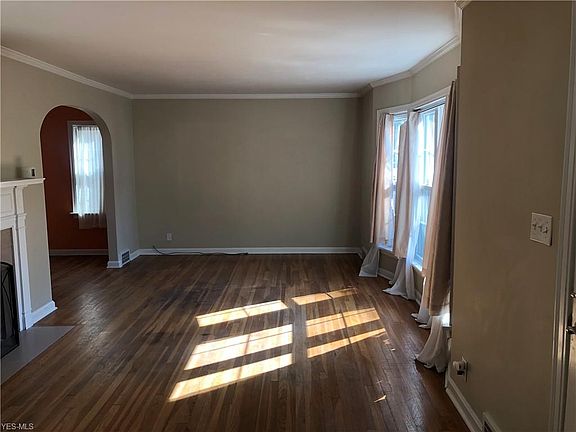 5th image of 3127 W 162nd St