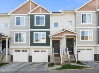 90 E Pantego Ln NW, Calgary, AB T3K 0T1