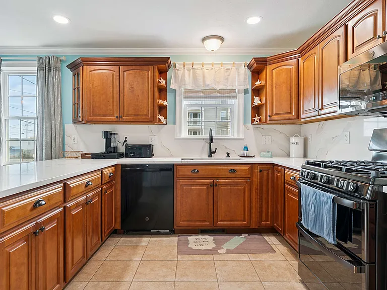 18 Ocean St #1 — Photo 10