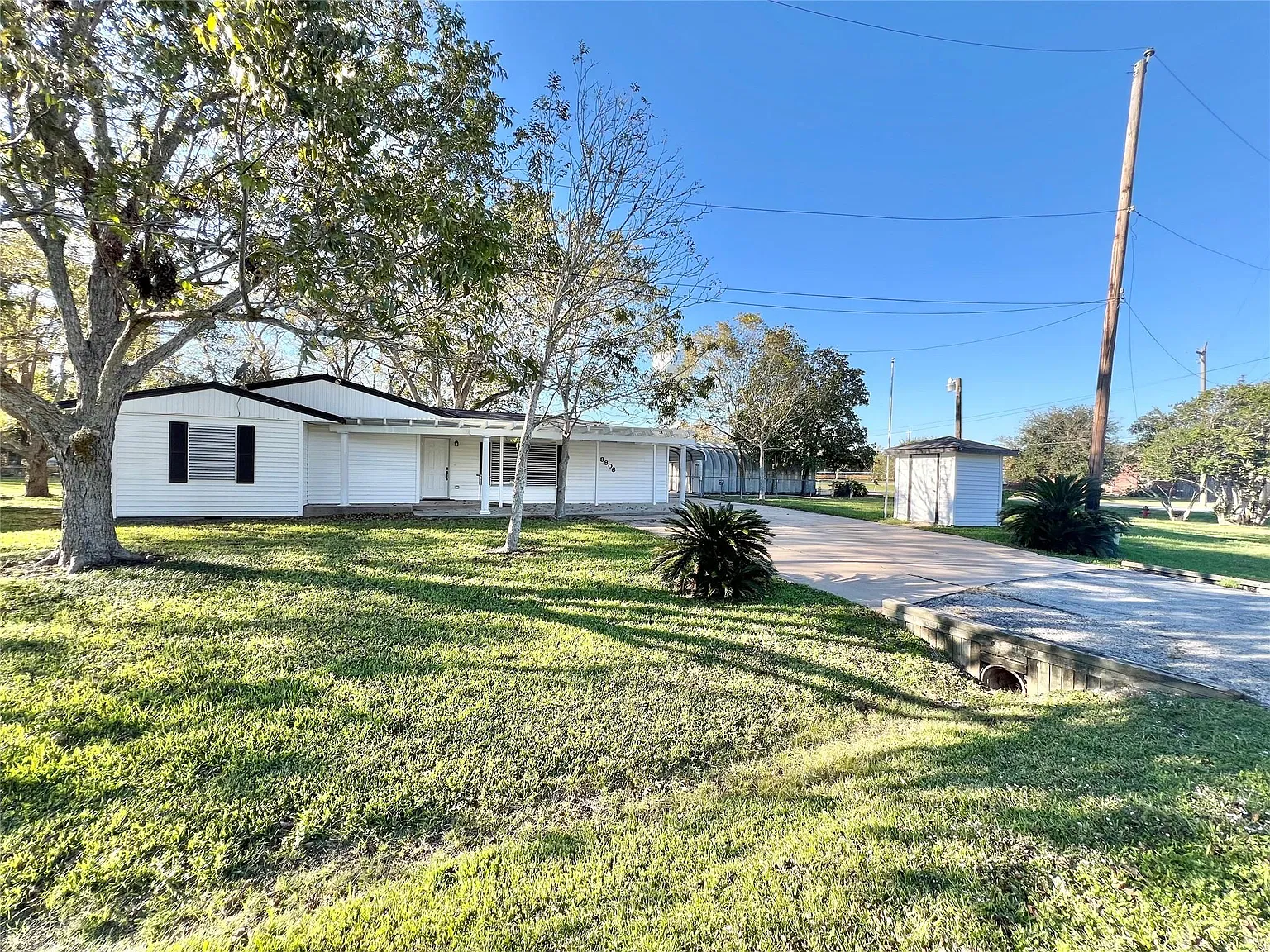 3 bed, 2.0 bath, 1434 sqft, $2,200 — Photo 1