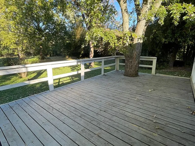 3212 Charing Cross Rd — Photo 46