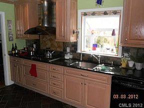 4th image of 1224 Queensgate St