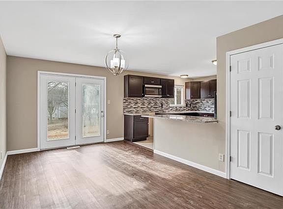 3rd image of 6872 Foxbend Ct