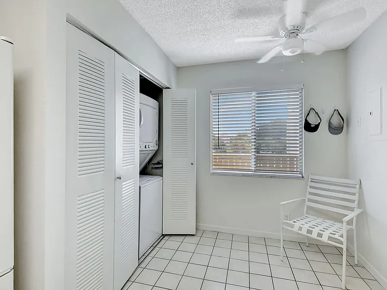 7185 Huntington Ln #301 — Photo 13