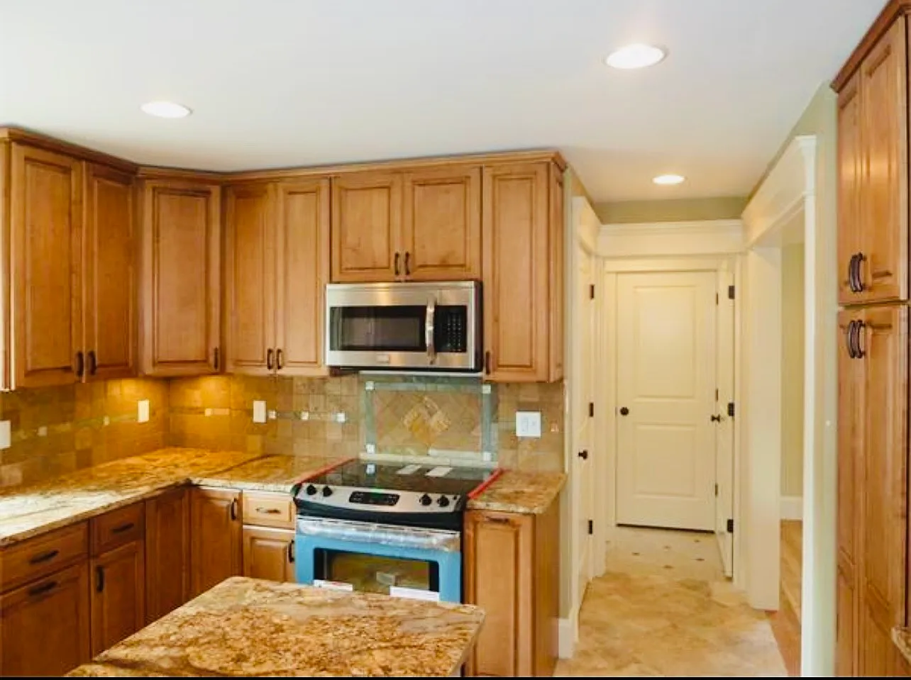 4 bed, 3.5 bath, 4000 sqft, $7,000 — Photo 4