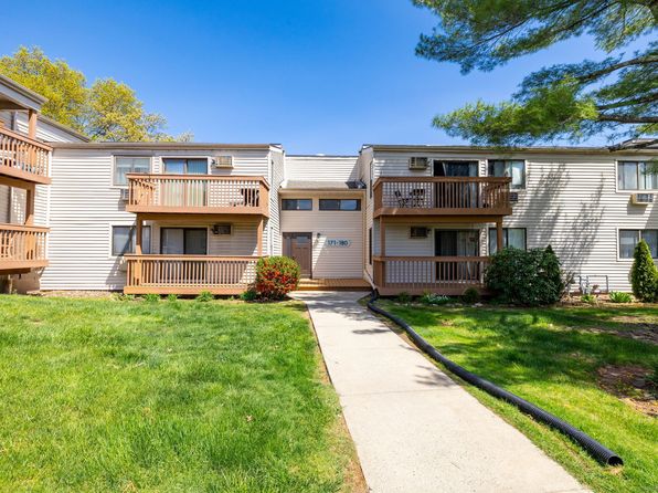 172 Woodland Dr #172, Cromwell, CT 06416