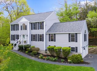 105 Lady Slipper Ln, Chester, NH 03036