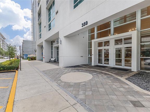 4th image of 350 NE 24th St APT 1010