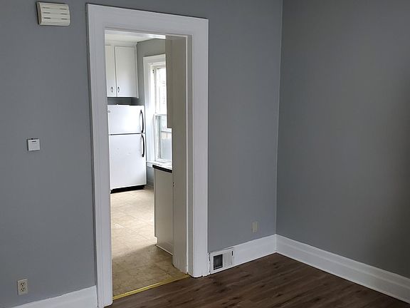 3rd image of 99 Hill St Floor 1