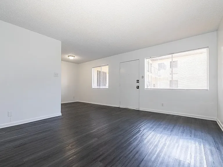 2616 Sherwood St #17 — Photo 7