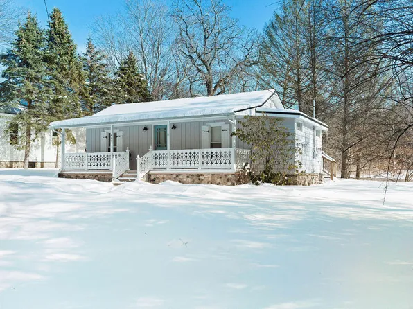 465 S Maple St, Saugatuck, MI 49453