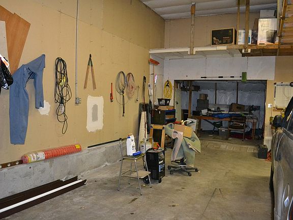 3rd image of 2101 Evans Ave