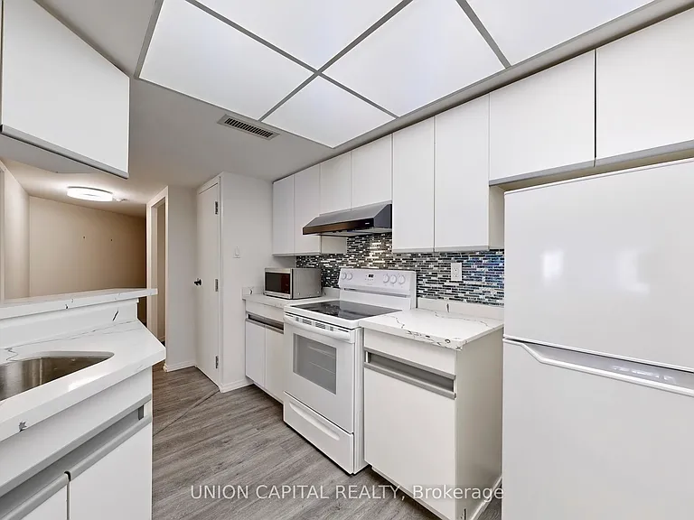 1001 Bay St #1009 — Photo 7
