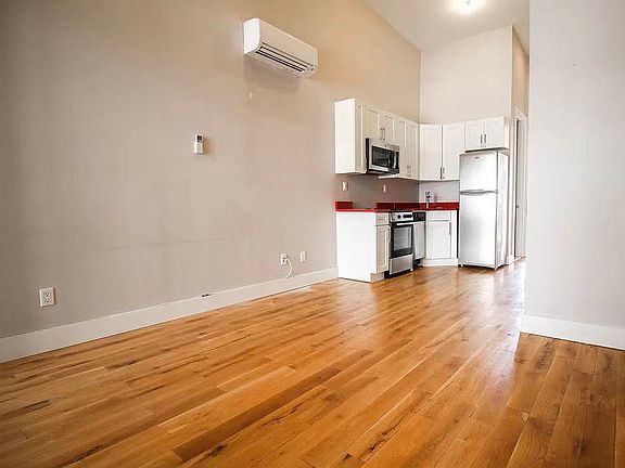 2nd image of 186 Suydam St #3B