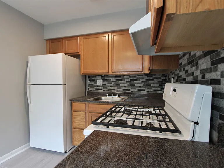West Walnut Lane Apartments — Photo 11