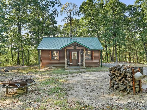 2nd image of 114 Little Bear Ln