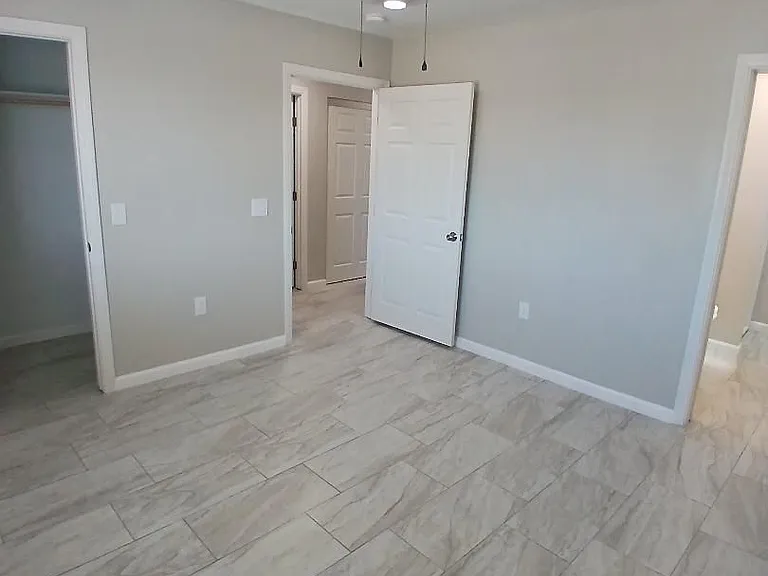 172 W Alamo St — Photo 16