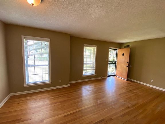 3rd image of 632 Whitesboro Ave