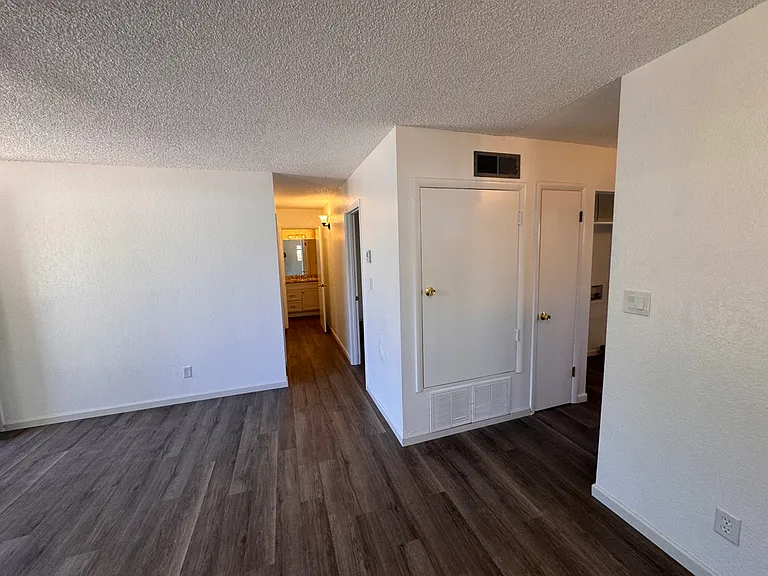 2924 N Rose St #B — Photo 4