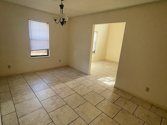 5th image of 6122 The Oaks Ln