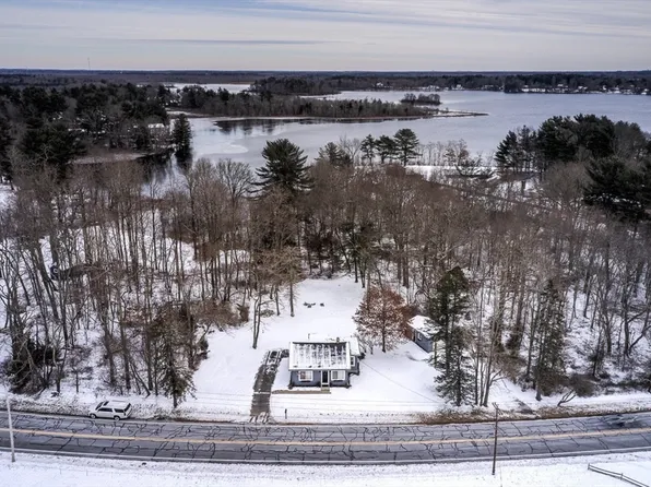 664 Elm St E, Raynham, MA 02767