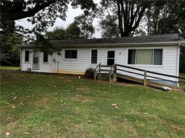 2724 Union Cross Church Rd, Yadkinville, NC 27055