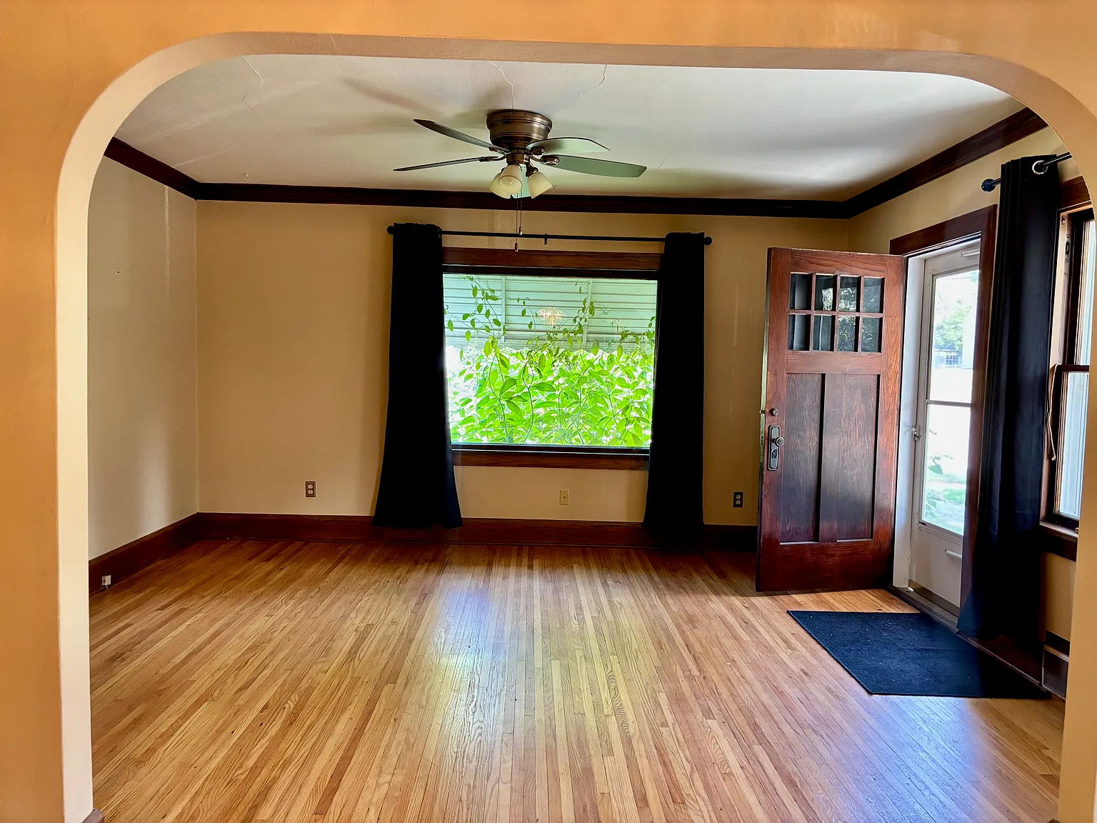 3 bed, 1900 sqft, $1,975 — Photo 3