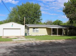 1228 N Jefferson Ave, Wellington, KS 67152