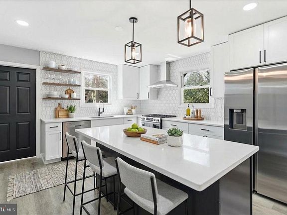 2nd image of 15924 Dusty Ln