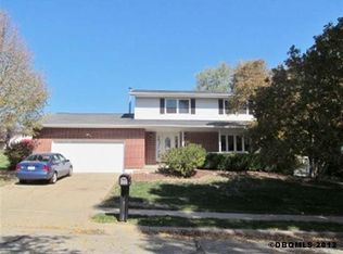 3923 Aurora St, Dubuque, IA 52002