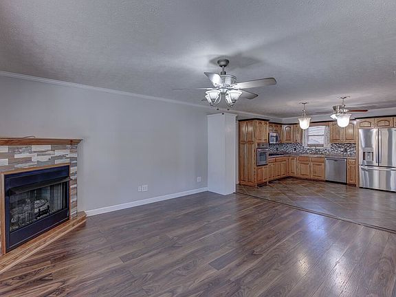 4th image of 325 Misty Meadow Dr