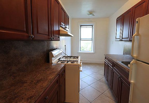 3rd image of 74 Gatling Pl APT 6b