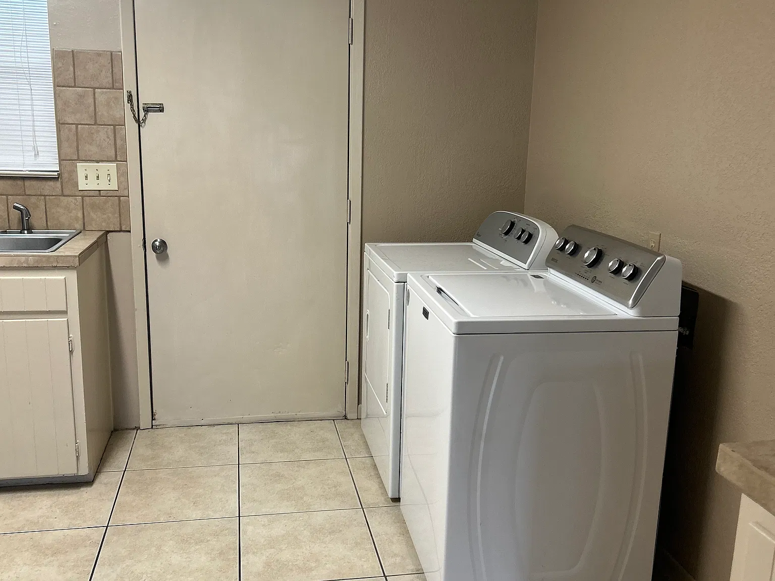 2 bed, 875 sqft, $1,450 — Photo 4
